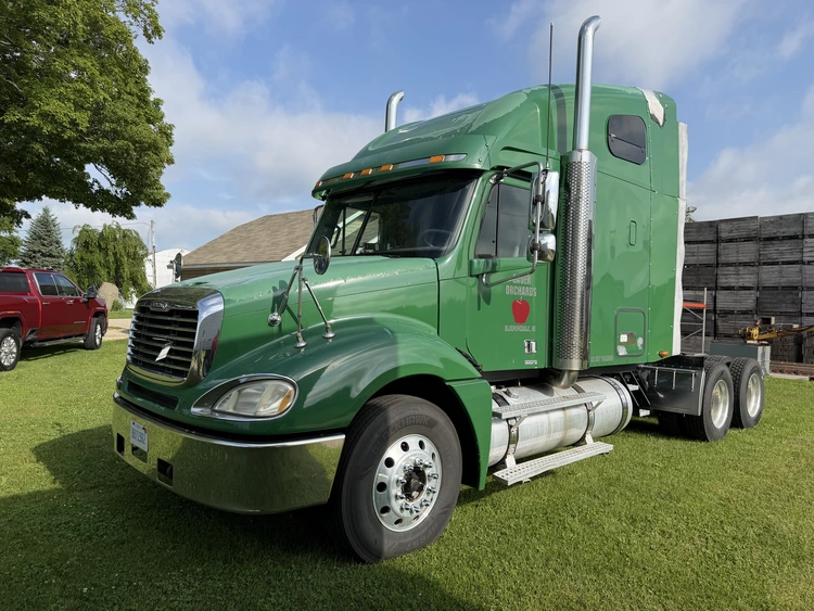 Used 2006 FREIGHTLINER COLUMBIA TANDEM AXLE SEMI TRUCK Conventional trucks Michigan US | Miedema Asset Management Group #1287701