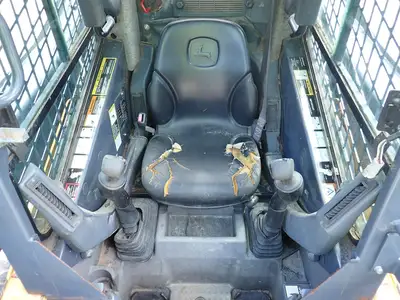 Used 2015 DEERE 318E Skid Steer Loaders Massachusetts US | Brookside Equipment Sales #1422198