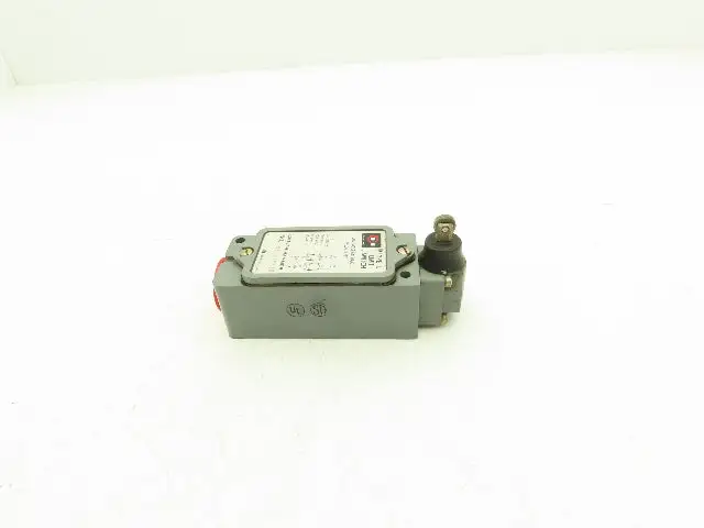 Cutler-Hammer 10316H3042C Type L Limit Switch Plunger Style 600VAC Hazardous Loc