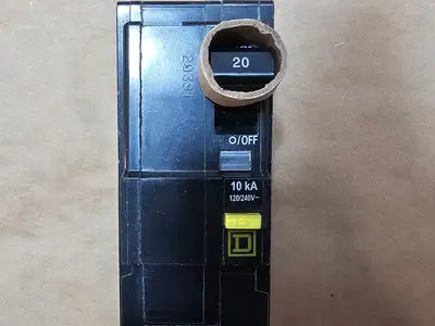 NEW SQUARE D QOB220GFI