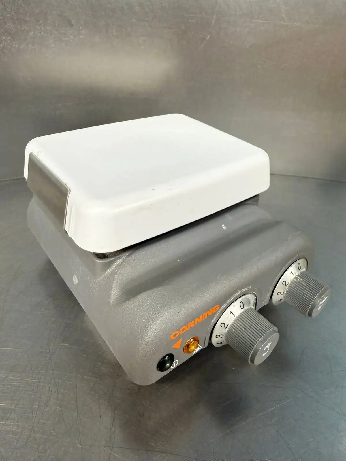 Corning Labratory 6795-220 Stirrer/Hot Plate (12.6.6)