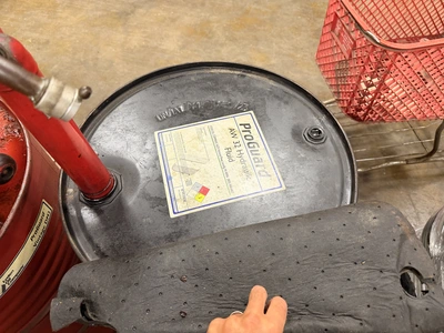 Used PROGUARD AW 32 HYDRAULIC FLUID WITH HAND PUMP Miscellaneous MRO Michigan US | Miedema Asset Management Group #1410892