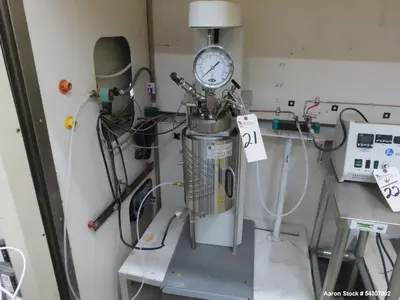 Used Parr Model 4526 Bench Top Reactor 2L 1900 PSI with 4848 Controller