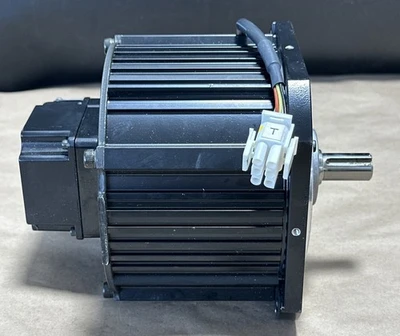 USED Yaskawa SGMRS-12A2B-YR11