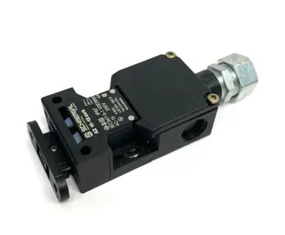 USED SCHMERSAL SAFETY INTERLOCK SWITCH & KEY 161157373