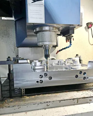 2011 TAKUMI V-12 Vertical Machining Centers | CNCsurplus (3)