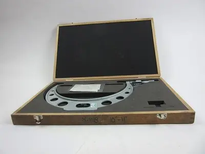 MITUTOYO MIII8 Digit Outside Micrometer, 10-11", .001 mm with case