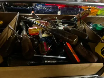Used _UNKNOWN_ _UNKNOWN_ Screw Drivers Ohio US | Myron Bowling Auctioneers Inc #1504147