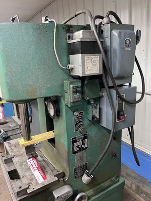Used _UNKNOWN_ _UNKNOWN_ C-Frame Presses Michigan US | Miedema Asset Management Group #1371742