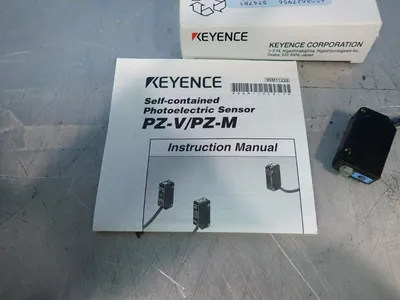 NEW KEYENCE PZV12P