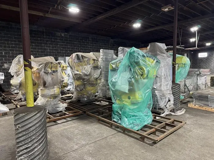 Used ROBOTS SEVERAL FANUC R2000IC-165F Robots Wisconsin US | World Equipment and Machine Sales #394828