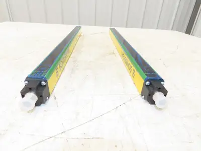 Schmersal SLC440-ER-0490-14-01 Safety Light Curtain Transmitter & Receiver Set