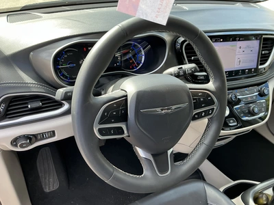 Used 2024 CHRYSLER PACIFICA HYBRID Vans Michigan US | Miedema Asset Management Group #1461350
