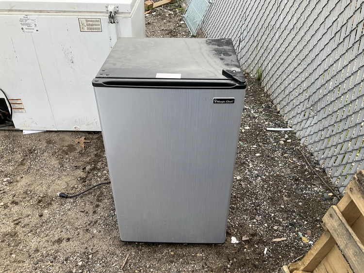 Used MAGIC CHEF HMR330SE Refrigerators Michigan US | Miedema Asset Management Group #1454935