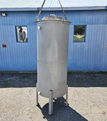 Unused 850 Gallon Tank, Stainless Steel