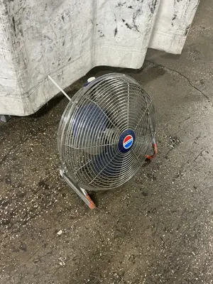 Lakewood 18” 18” Floor Fan