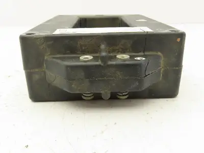Square D 260R-302 Full Wave Current Transformer 3000:5 Ratio 600V 25-400Hz