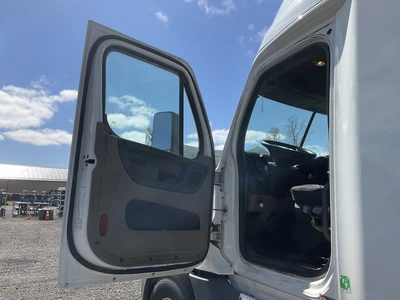 USED 2016 FREIGHTLINER CASDCADIA
