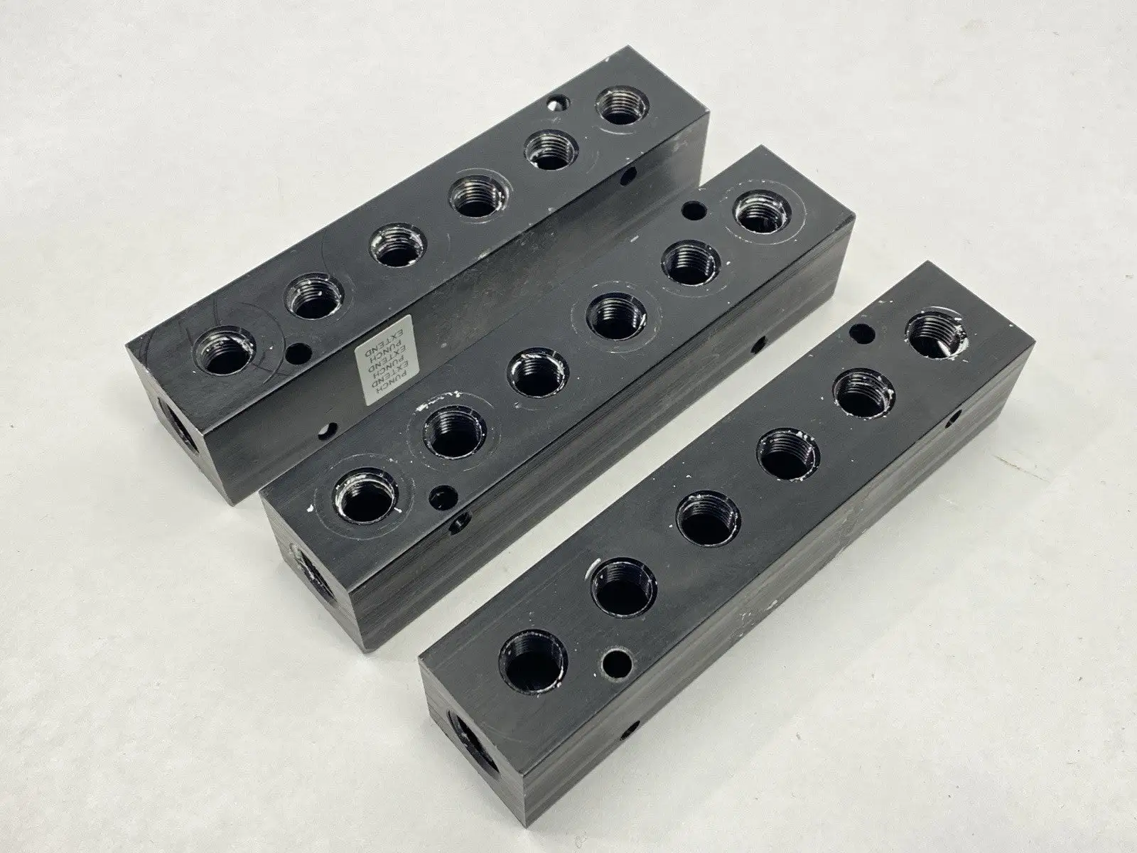 PCM10-125-06B | Polyconn  Pneumatic Manifold 6x 1/8" NPT Out x 1/4" NPT In LOT OF 3 - Used