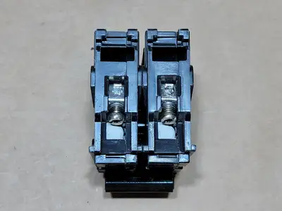 Used SIEMENS Q220 Switchgears British Columbia CA | Lenmark #835715
