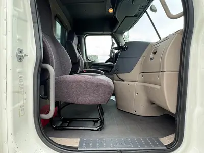 Used 2018 FREIGHTLINER CASCADIA Conventional trucks Florida US | Truck and Van Outlet #1509230