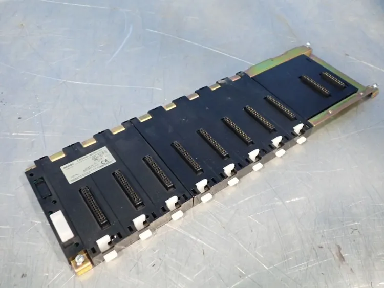 Used OMRON C200HWBC081V1 PLC Expansion Units Ohio US | HGR 24 #751731