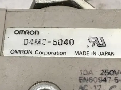 USED OMRON D4MC-5040