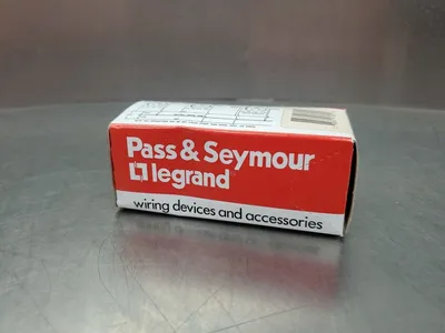 PASS & SEYMOUR 4700 Turnlok RECEPTACLE, 15AMP 125VOLT. 4B-37