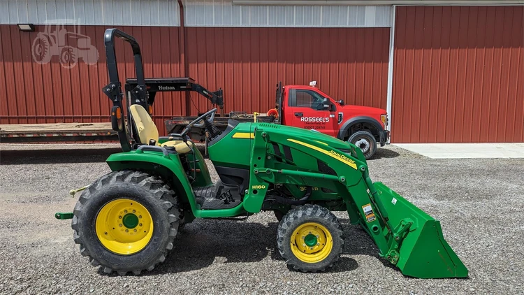 Used 2015 JOHN DEERE 3033R Agricultural Tractors | Rosseel's Equipment Inc #720622