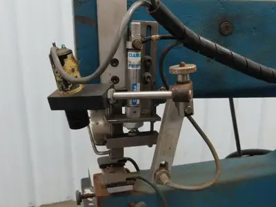Cambridge AE2001 Automatic Rivet Machine Insertion Machine Von Weise Gromets
