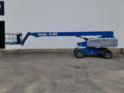 USED 2015 Genie S-85