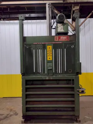 60" X 30" PIQUA SERIES 40 HYDRAULIC VERTICAL BALER: STOCK #18802