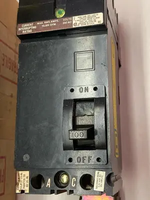New | in-Stock SQUARE D FA 22100-AC Circuit Breakers | Surplus Asset Holdings #1189501