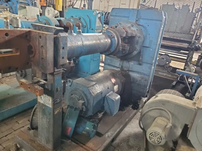 NRM 3 1/2" Rubber Extruder
