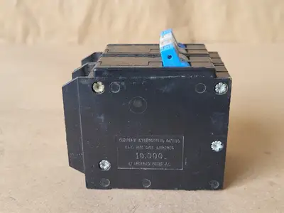 15 Amp 1 Pole, 40 Amp 2 Pole, 240 Volts Quad Tandem Circuit Breaker