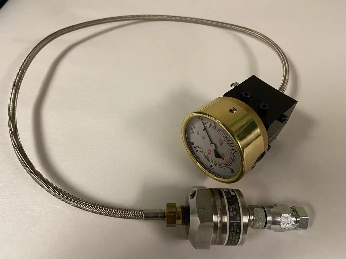 New | in-Stock NOSHOK 25 Universal Pressure Meters Ohio US | Surplus Asset Holdings #1241233