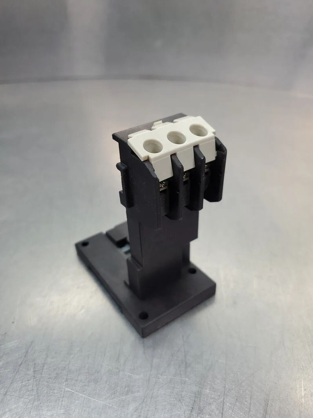 Fuji SZ-HB Thermal Overload Relay Independent Mounting Base. 4E-26