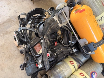 Used PALLET OF SCOTT AIR PAKS AND HARNESSES _UNKNOWN_ Respirators / Ventilators Michigan US | Miedema Asset Management Group #1395962