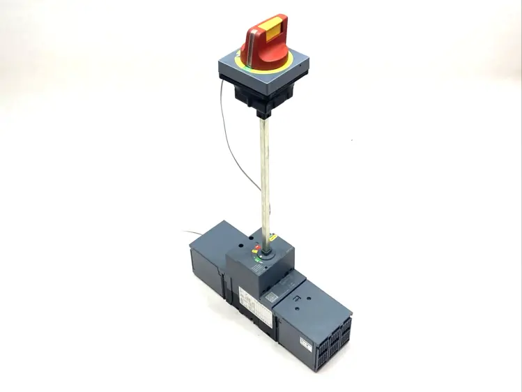 Used Siemens Circuit Breaker 3-Pole w/ Switch Circuit Breakers Michigan US | Maverick Industrial Sales #1389247