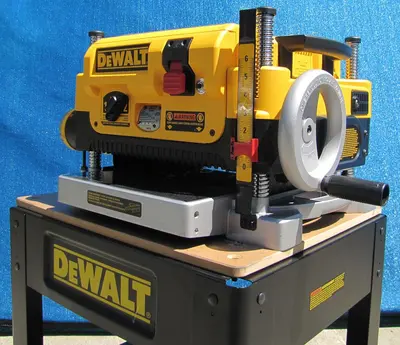 USED 2022 DEWALT DW735