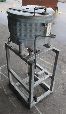 SPC9068  Tank 14 gallon vertical tank, Stainless Steel, 90 PSI @330 degrees F jacket, conical