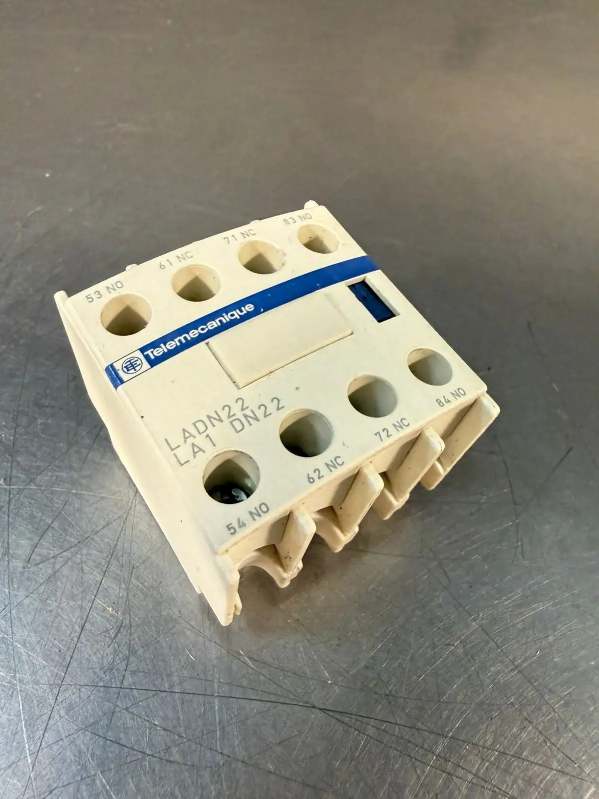 Telemecanique LADN22 Contact Block LA1-DN22 (7.4.2)