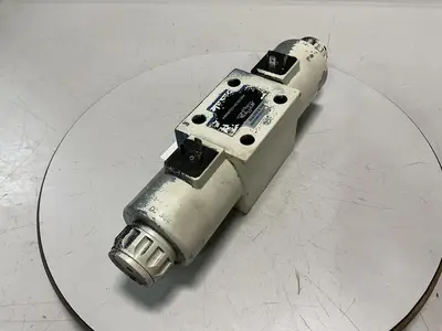 USED REXROTH 4WE10E33/CG24N9K4