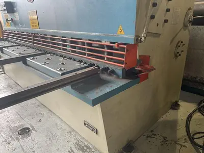 Used _UNKNOWN_ _UNKNOWN_ Power Squaring Shears (Inch) British Columbia CA | Modern Tool BC #1323646