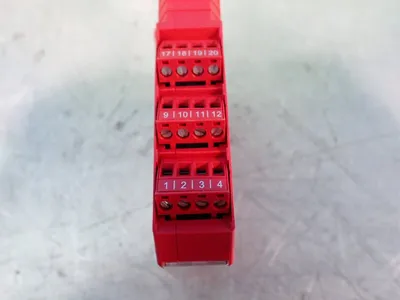 USED SCHNEIDER ELECTRIC XPSMCMDI1600