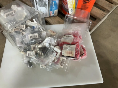 Used MIXED LOT OF BREWERS HARDWARE, BREWING ACCESSORIES, AND CLEANING UTENSILS Brewing Equipment Michigan US | Miedema Asset Management Group #1761527