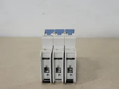 Used ALLEN-BRADLEY 1489-A3C400 Switchgears British Columbia CA | Lenmark #239236