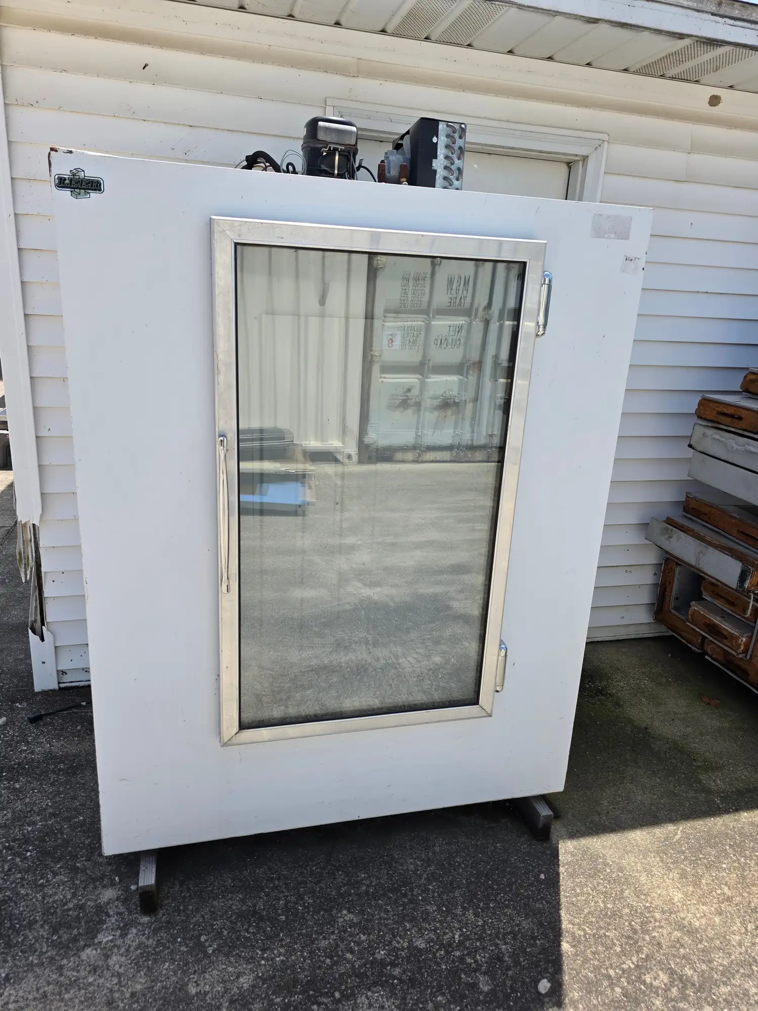 Used Leer Used Leer 401UA33MG Model 40 Glass Door Indoor Ice Merchandiser Freezer - 115V Display Freezers Illinois US | Falcon Restaurant Supply #1373678