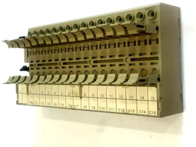 NEW OMRON OMRON P7TF-OS16 RELAY I/O BLOCK 24VDC OS16 P7TFOS16