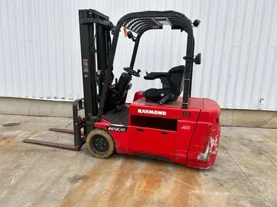 Used RAYMOND 445C40TT 3-Wheel Sit down Electric Counterbalance Forklifts Illinois US | Somerset Equipment Sales #1546169